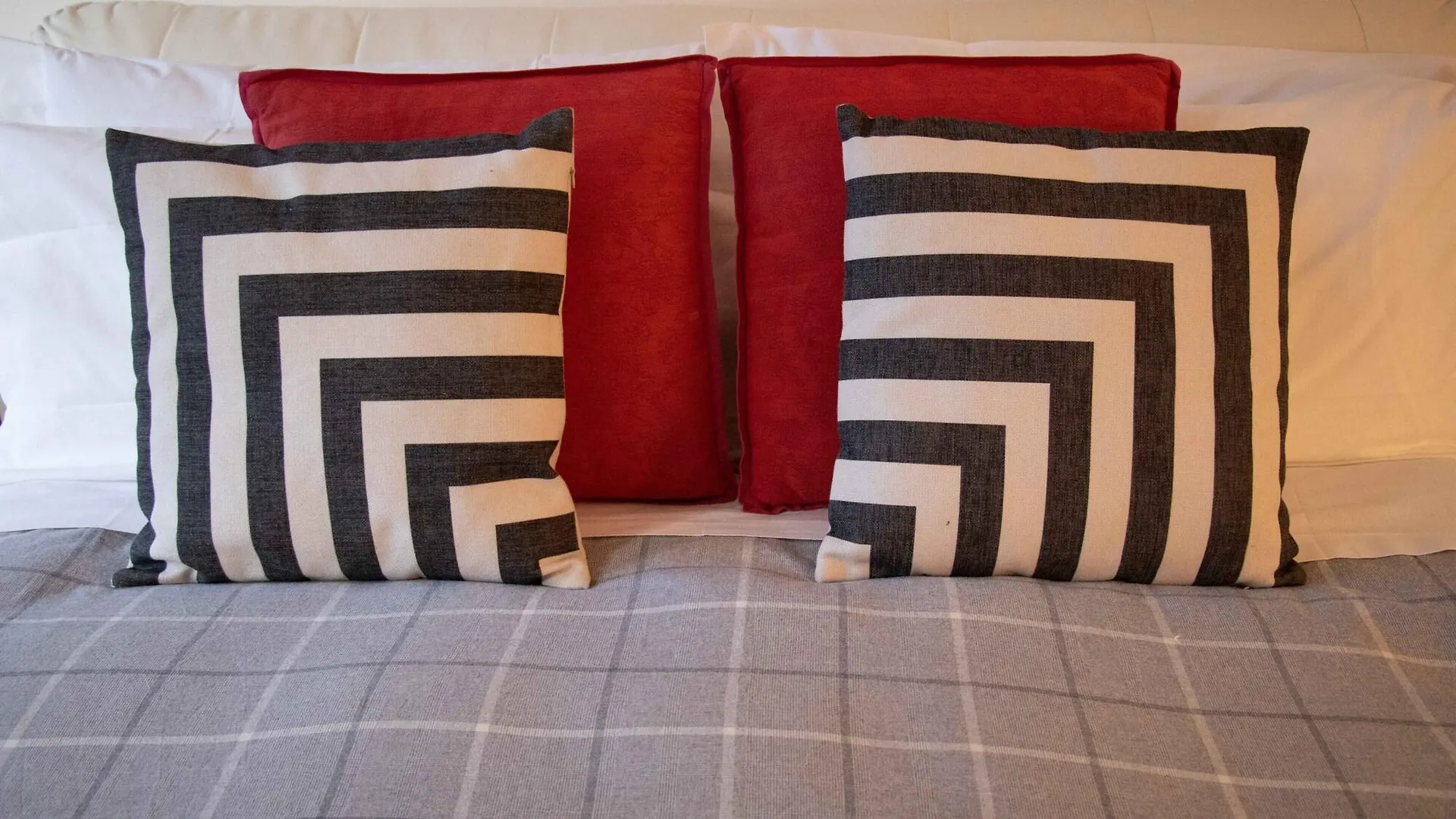 Gallery Guesthouse Rome 2*,  Italy